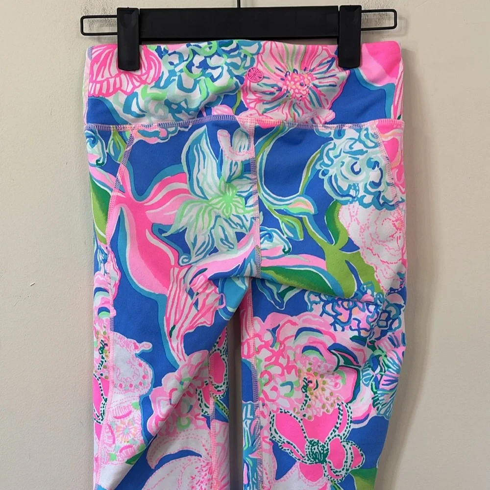Lilly Pulitzer Luxletic Weekender Midi UPF 50+ Multi Peony For Your Thoughts XS - Picture 7 of 11